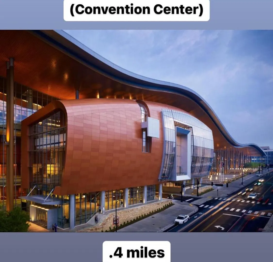 Honky Tonk Hideaway, Walk To Broadway, Pool, Gym And Parking Villa Nashville United States