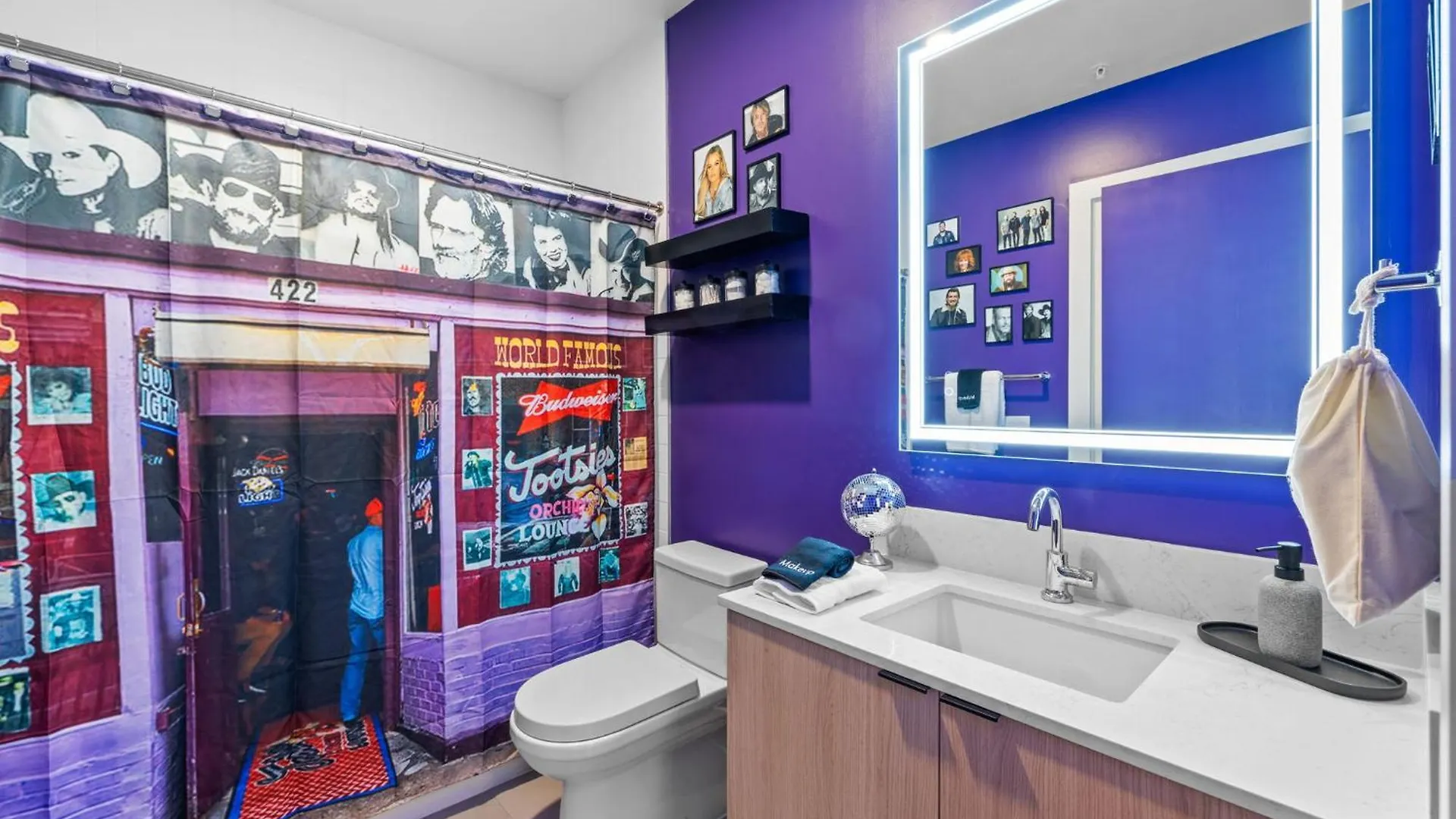 Honky Tonk Hideaway, Walk To Broadway, Pool, Gym And Parking Villa Nashville United States