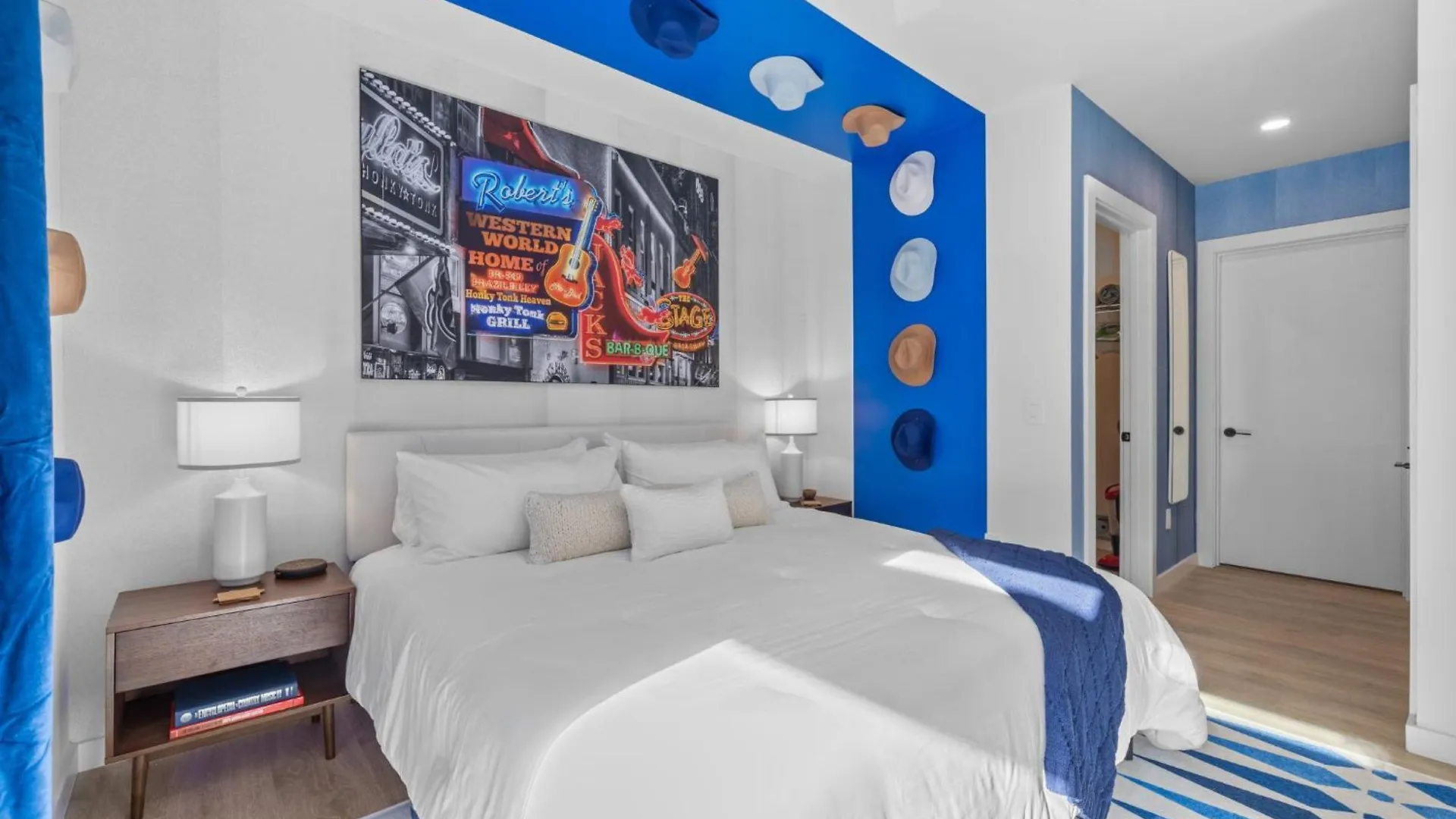 Honky Tonk Hideaway, Walk To Broadway, Pool, Gym And Parking Villa Nashville